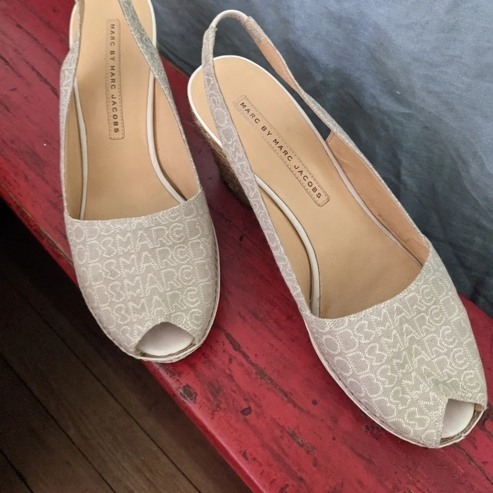 MARC by Marc Jacobs Monogram Fabric Wedge 40 Woven Jute espadrille Slingback